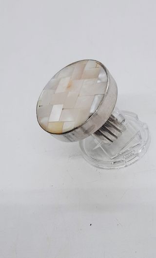 Anello in argento con madreperla