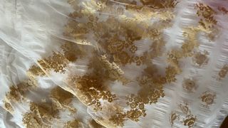 Tul encaje estampado tacto terciopelo beige blanco