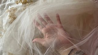 Tul encaje estampado tacto terciopelo beige blanco