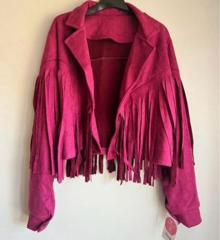 Cazadora efecto ante buganvilla con flecos