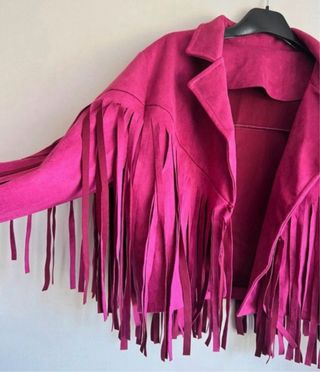 Cazadora efecto ante buganvilla con flecos