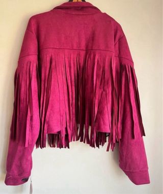 Cazadora efecto ante buganvilla con flecos