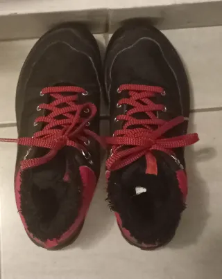 Scarponi Decathlon caldi neri e rossi