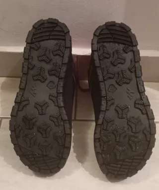 Scarponi Decathlon caldi neri e rossi