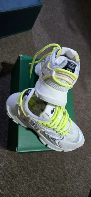 Zapatillas Lacoste Blancas y Amarillas