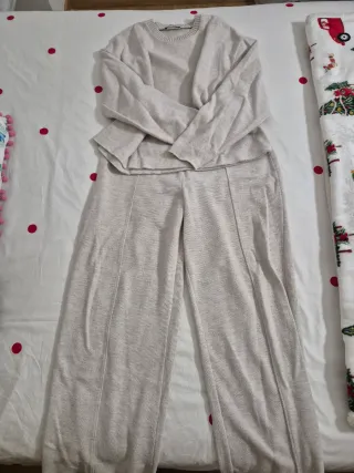 Conjunto Zara beige jersey y pantalón
