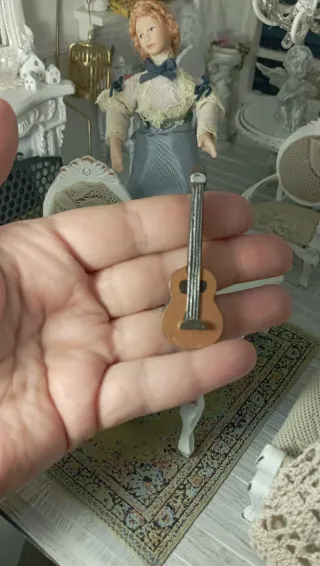Mini Chitarra/Ukulele Scala 1:12