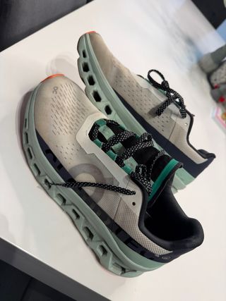 On Cloudmonster Zapatillas Running Gris/Verde