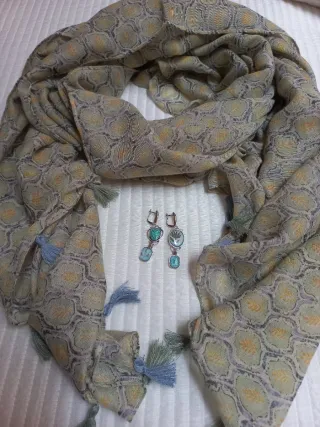 Foulard y pendientes multicolor
