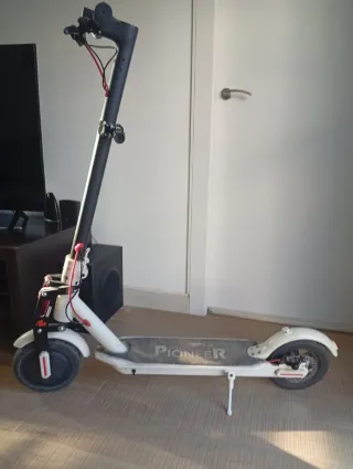 Patinete eléctrico Pioneer blanco