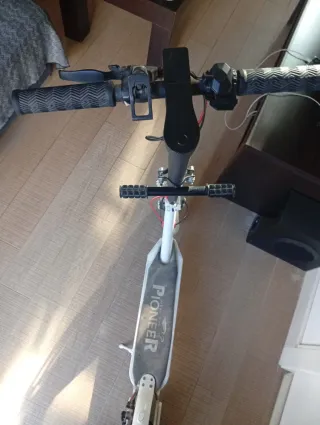 Patinete eléctrico Pioneer blanco