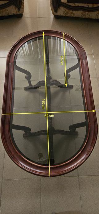 Mesa de salón estilo antiguo