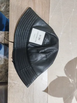 Sombrero pescador negro. Venta en persona. 46680.