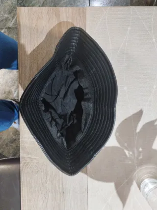 Sombrero pescador negro. Venta en persona. 46680.