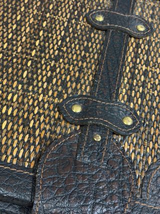 Baúl de mimbre y cuero sintético