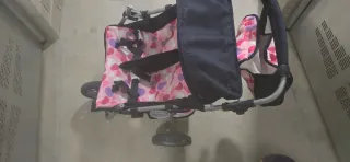 Silleta de juguete con estampado de corazones