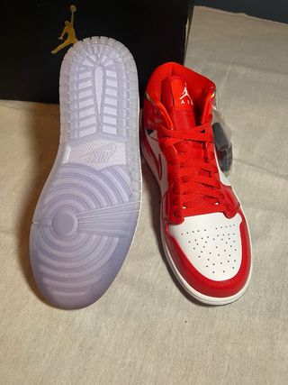 Tênis Jordan 1 High Vermelho e Branco