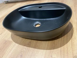 Lavabo de porcelana negro