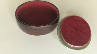 Pequeño joyero lacado en caoba con rosas plateadas