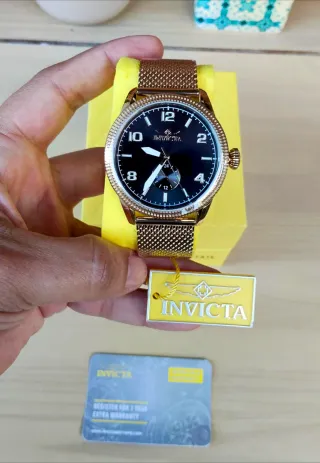Reloj Analógico Invicta Negro/Dorado para Hombre.