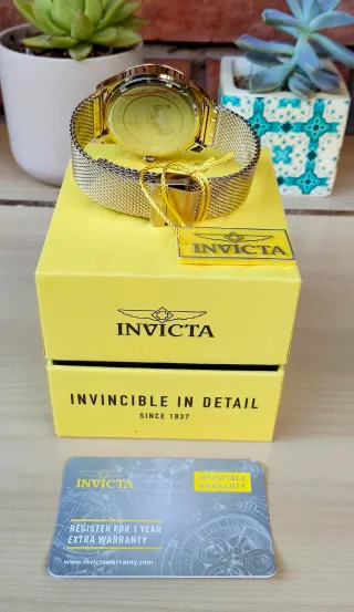 Reloj Analógico Invicta Negro/Dorado para Hombre.