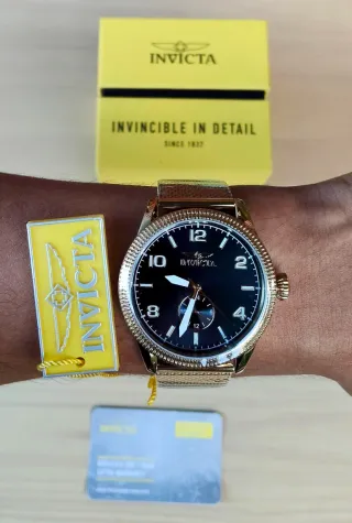 Reloj Analógico Invicta Negro/Dorado para Hombre.