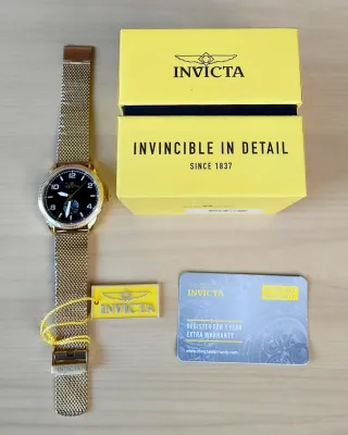 Reloj Analógico Invicta Negro/Dorado para Hombre.