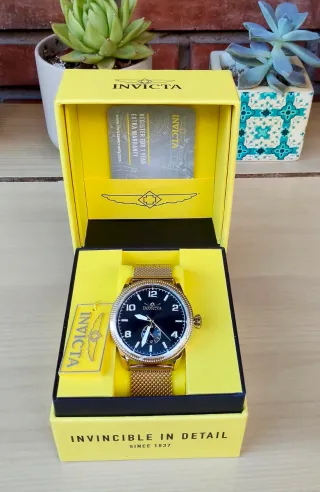 Reloj Analógico Invicta Negro/Dorado para Hombre.