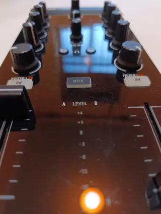 Controladora DJ Traktor Kontrol Z1