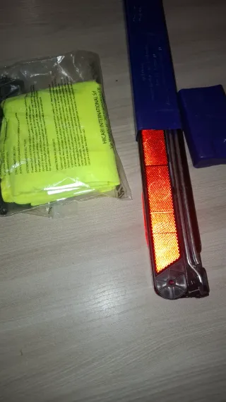 Triangolo e giubbottino catarifrangente