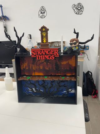 Expositor 3D Stranger Things funkos kinder