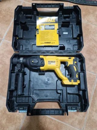 Taladro percutor Dewalt DCH133NT 18V