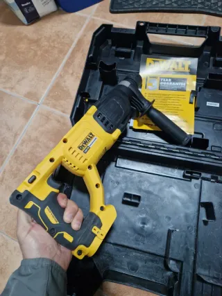 Taladro percutor Dewalt DCH133NT 18V