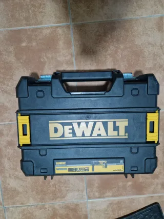Taladro percutor Dewalt DCH133NT 18V