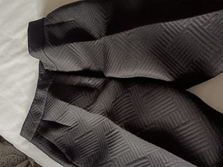 Pantalón de vestir negro con textura