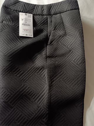 Pantalón de vestir negro con textura