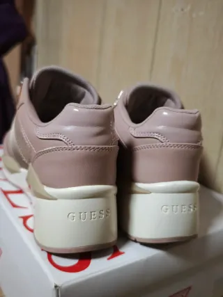 Zapatillas Guess Rosa y Dorado