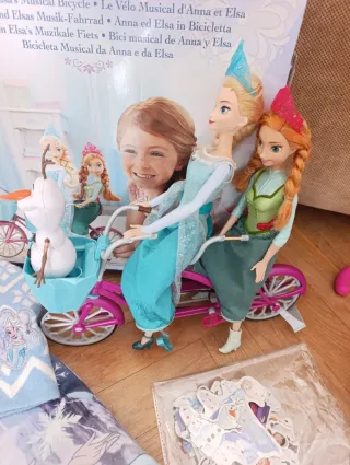 Lote Frozen: juguetes+ gorro y buff+ cartón+ parag