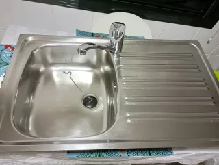 Fregadero y grifo acero inoxidable Roca.