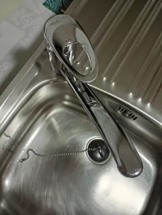 Fregadero y grifo acero inoxidable Roca.