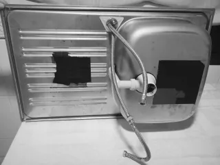 Fregadero y grifo acero inoxidable Roca.