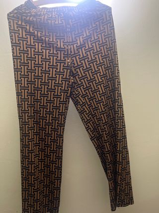 Pantalones con estampado geométrico