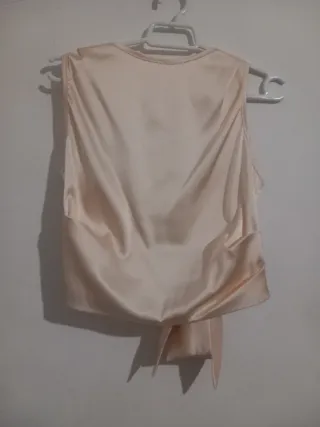 Blusa Beige Satinada Drapeada