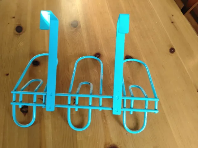 Colgador de puerta metálico azul