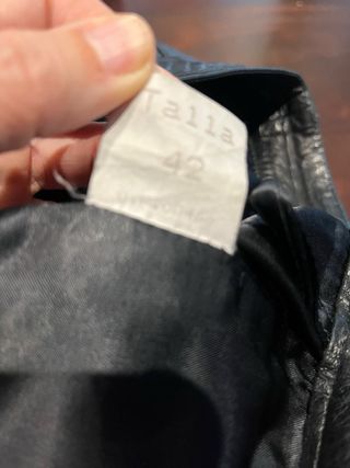 Falda de cuero negra