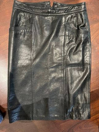 Falda de cuero negra