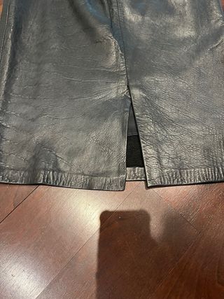 Falda de cuero negra