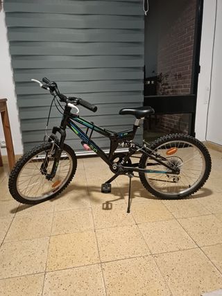 Bicicleta infantil negra