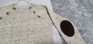 Jersey jaspeado con botones y coderas