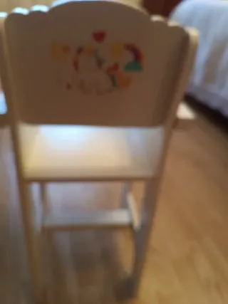 Trona de muñecas blanca con unicornio